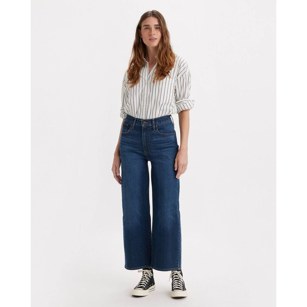 Levi’s Women’s HIGH RISE WIDE LEG JEANS DARK WASH Size 32